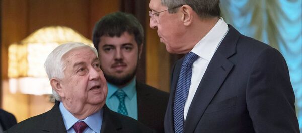 Ministro das Relação Exteriores da Rússia Sergei Lavrov com o seu colega de pasta da Síria Walid Muallem - Sputnik Brasil