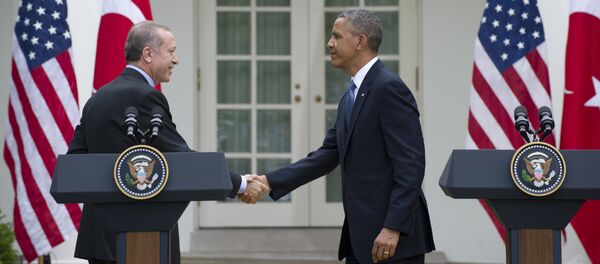 Barack Obama, presidente dos EUA, e Recep Tayyip Erdogan, presidente da Turquia Barack Obama, presidente dos EUA, e Recep Tayyip Erdogan, presidente da Turquia - Sputnik Brasil
