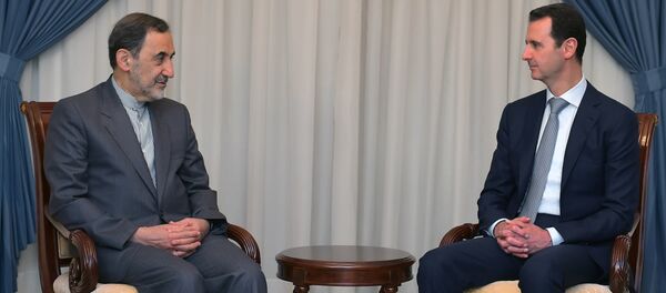 In this file photo released on Tuesday, May 19, 2015 by the Syrian official news agency SANA, Syrian President Bashar Assad, right, meets with Ali Akbar Velayati, an adviser to Iran's Supreme Leader Ayatollah Ali Khamenei, in Damascus, Syria. - Sputnik Brasil