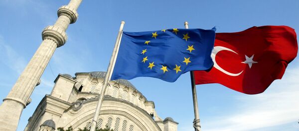 Bandeiras da União Europeia e da Turquia Bandeiras da União Europeia e da Turquia - Sputnik Brasil