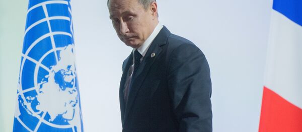 Vladimir Putin durante a visita à França para participar na cúpula da COP21 - Sputnik Brasil