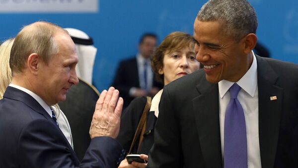 Barack Obama conversa com Vladimir Putin antes de uma sessão de trabalho do G20 - Sputnik Brasil