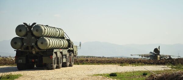 Sistema de mísseis anitaéreo S-400 (foto de arquivo) - Sputnik Brasil