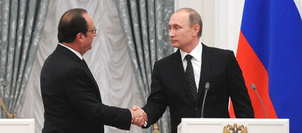 Presidente da Rússia Vladimir Putin e o Presidente da França François Hollande na entrevista coletiva no Kremlin - Sputnik Brasil