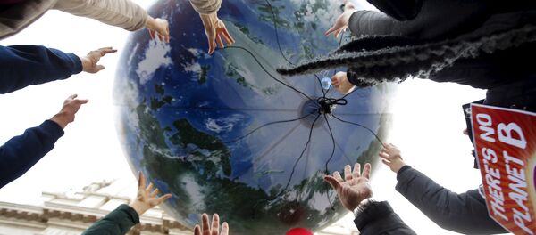 Manifestantes pedem respeito ao meio ambiente um dia antes da COP 21 em Paris - Sputnik Brasil