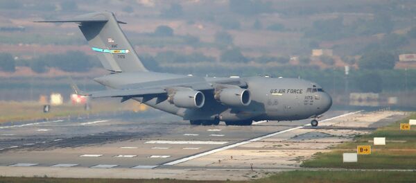 Avião de transporte dos EUA na base aérea da OTAN em Incirlik, na Turquia - Sputnik Brasil