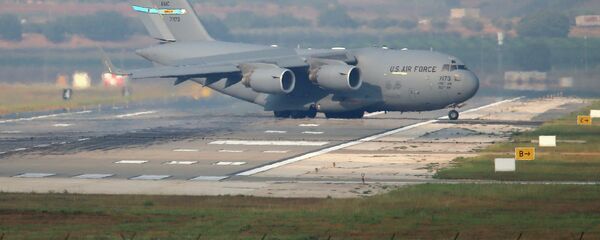 Avião de transporte dos EUA na base aérea da OTAN em Incirlik, na Turquia - Sputnik Brasil