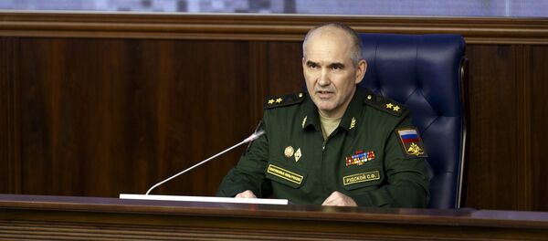 Sergei Rutskoi, vice-chefe do departamento operacional do Estado-Maior das Forças Armadas da Rússia durante a coletiva do Ministério da Defesa russo. 2 de fevereiro, 2015 Sergei Rutskoi, vice-chefe do departamento operacional do Estado-Maior das Forças Armadas da Rússia durante a coletiva do Ministério da Defesa russo. 2 de fevereiro, 2015 - Sputnik Brasil