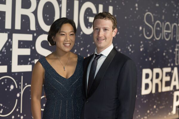 Priscilla Chan e Mark Zuckerberg Priscilla Chan e Mark Zuckerberg - Sputnik Brasil