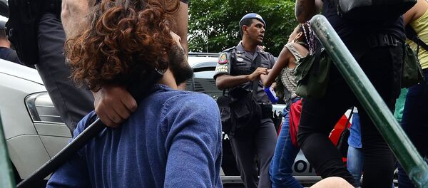 Protesto de estudantes contra reforma escolar do governador Geraldo Alckmin em São Paulo - Sputnik Brasil