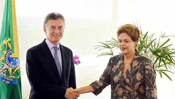 Presidente eleito da Argentina, Mauricio Macri, e presidenta do Brasil, Dilma Rousseff - Sputnik Brasil