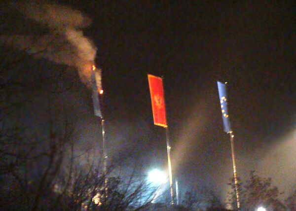 Bandeira da OTAN içada em Montenegro foi queimada - Sputnik Brasil