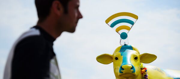 Uma vaca de plástico exposta em uma feira no Reino Unido em 2014 - Sputnik Brasil