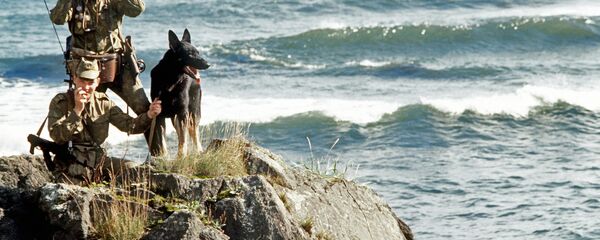 Guardas de fronteira da Rússia nas Ilhas Curilas - Sputnik Brasil