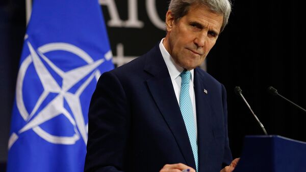 Secretário de Estado norte-americano John Kerry durante a conferência de imprensa sobre a reunião da OTAN, Bruxelas, 2 de dezembro de 2015 - Sputnik Brasil