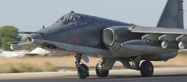 Bombardeiros russos Su-24 e Su-25 embarcam em novas missões contra Daesh na Síria - Sputnik Brasil