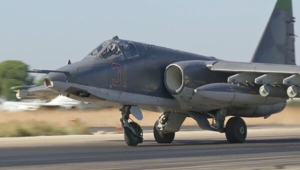 Bombardeiros russos Su-24 e Su-25 embarcam em novas missões contra Daesh na Síria - Sputnik Brasil
