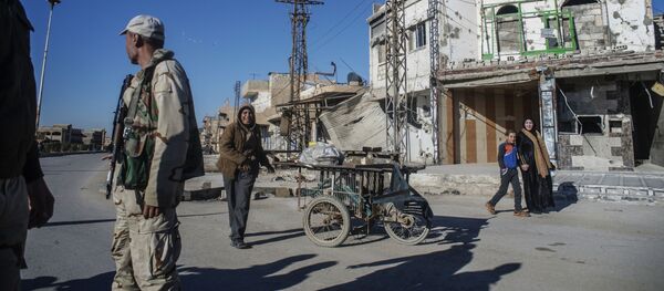 Moradores retornam a um vilarejo cristão destruído pelo Daesh na província de Al-Hasaka, nordeste da Síria - Sputnik Brasil