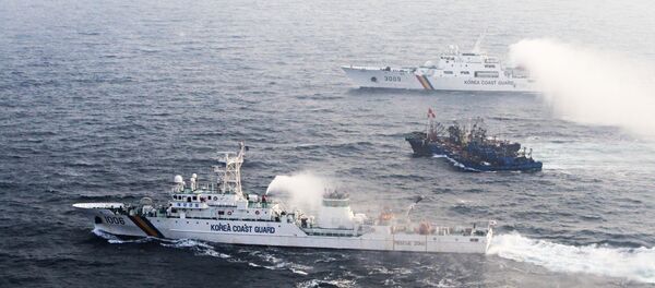 Navios sul-coreanos em abordagem na costa do país. - Sputnik Brasil