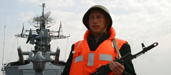 A serviceman of the Smetlivy anti-submarine ship of Russia's Black Sea Fleet - Sputnik Brasil