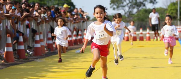 Crianças participam de um evento esportivo em Brasília. Crianças participam de um evento esportivo em Brasília. - Sputnik Brasil