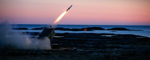 Sistemas de defesa antiaérea estadunidenses NASAMS em ação - Sputnik Brasil