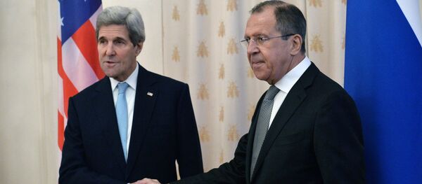 Russian Foreign Minister Sergey Lavrov meets with US Secretary of State John Kerry - Sputnik Brasil