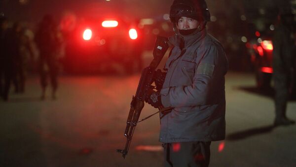 Soldado do serviço de segurança do Afeganistão após um ataque em Cabul - Sputnik Brasil