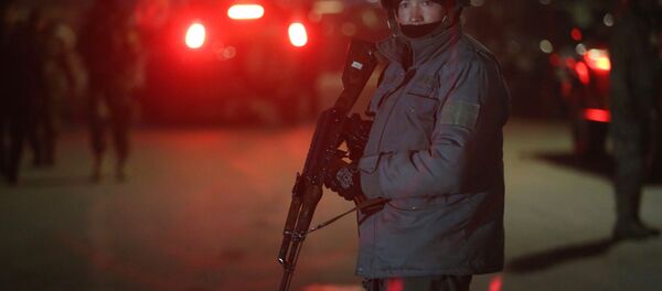 Soldado do serviço de segurança do Afeganistão após um ataque em Cabul - Sputnik Brasil