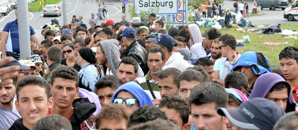 Refugiados em Salzburgo, Áustria, 17 de setembro de 2015. - Sputnik Brasil