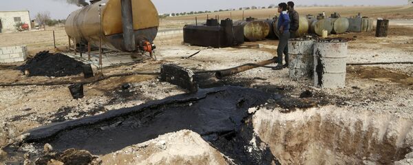 Refinaria de petróleo em Marchmarin, na Síria - Sputnik Brasil