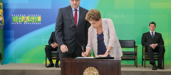 Presidenta Dilma Rousseff durante cerimônia de posse do ministro da Fazenda, Nelson Barbosa - Sputnik Brasil