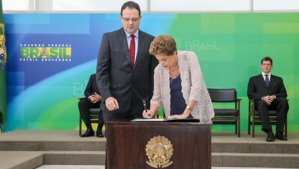Presidenta Dilma Rousseff durante cerimônia de posse do ministro da Fazenda, Nelson Barbosa - Sputnik Brasil