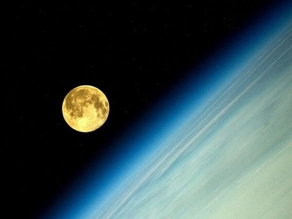 Superlua vista da EEI - Sputnik Brasil