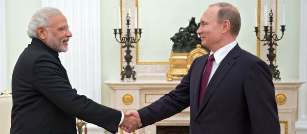 Presidente russo, Vladimir Putin, se encontra com o primeiro-ministro indiano, Narendra Modi, Kremlin, Moscou, 23 de dezembro de 2015 - Sputnik Brasil