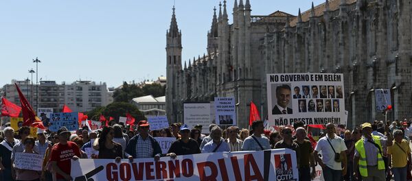 Manifestantes protestam contra troika e governo em Lisboa, Portugal - Sputnik Brasil