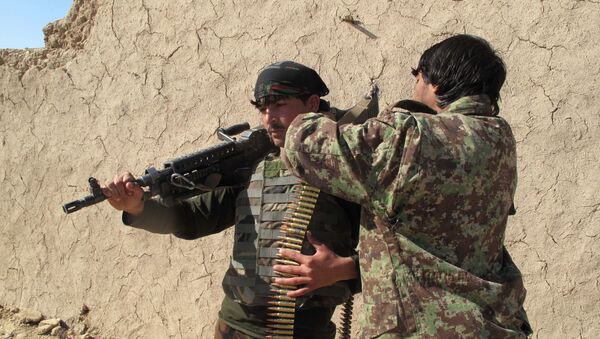 Soldados afegãos em uma pausa entre combates, em 21 de dezembro - Sputnik Brasil