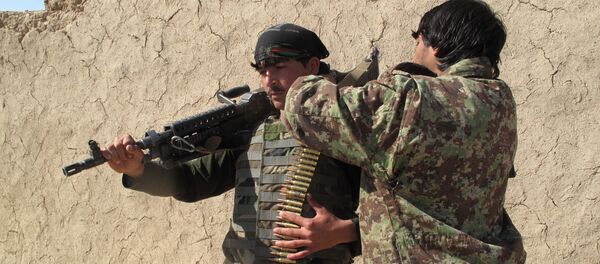 Soldados afegãos em uma pausa entre combates, em 21 de dezembro - Sputnik Brasil