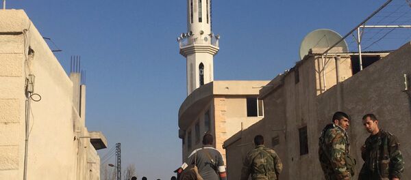 Soldados do Exército da Síria realizam uma operação especial nos arredores leste de Damasco, Síria, 22 de dezembro de 2015 - Sputnik Brasil