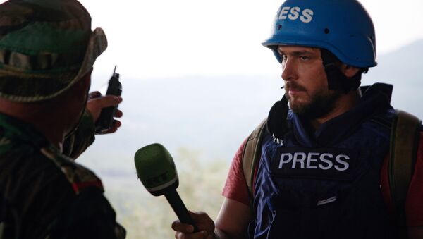 Correspondente do RT faz entrevista na Síria - Sputnik Brasil