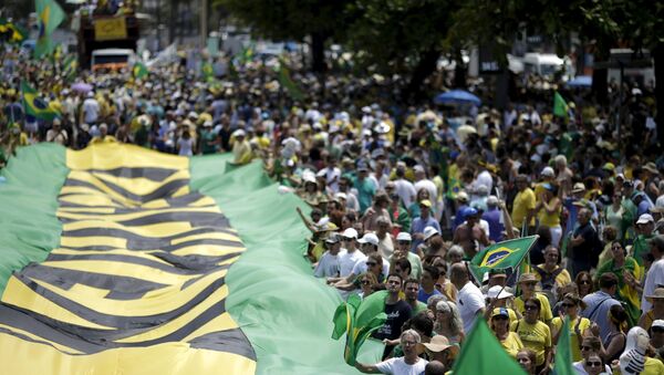 Manifestação pedindo o impeachment da presidenta do Barsil, Dilma Rousseff, no Rio de Janeiro - Sputnik Brasil