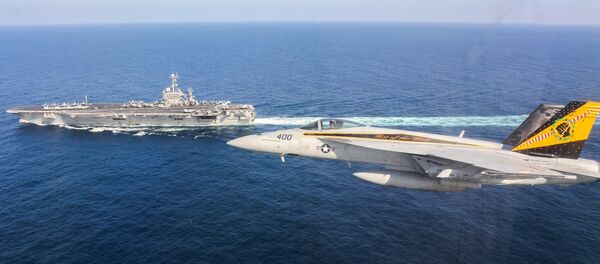 Porta-aviões americano USS Harry S. Truman no Golfo de Omã (imagem referencial) - Sputnik Brasil