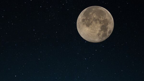 Imagem da Lua no céu - Sputnik Brasil