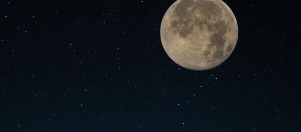 Imagem da Lua no céu - Sputnik Brasil