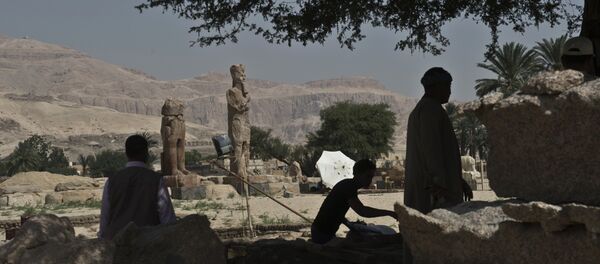 Estátuas de faraó Amenhotep em Luxor - Sputnik Brasil