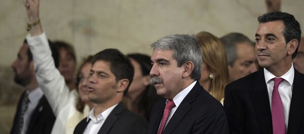 Aníbal Fernández (centro) junto com outros membros do governo argentino - Sputnik Brasil
