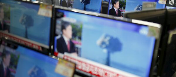 TV sul-coreana noticia teste de bomba de hidrogênio da Coreia do Norte. Seul, 6 de janeiro de 2016 - Sputnik Brasil