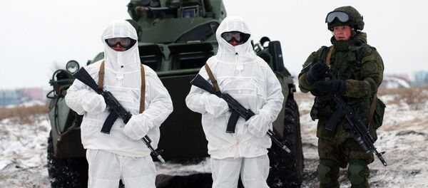 Militares russos da unidade de manutenção da paz do Distrito Militar Central durante realização de um exercício tático utilizam equipamento militar Ratnik. Foto de arquivo Militares russos da unidade de manutenção da paz do Distrito Militar Central durante realização de um exercício tático utilizam equipamento militar Ratnik. Foto de arquivo - Sputnik Brasil
