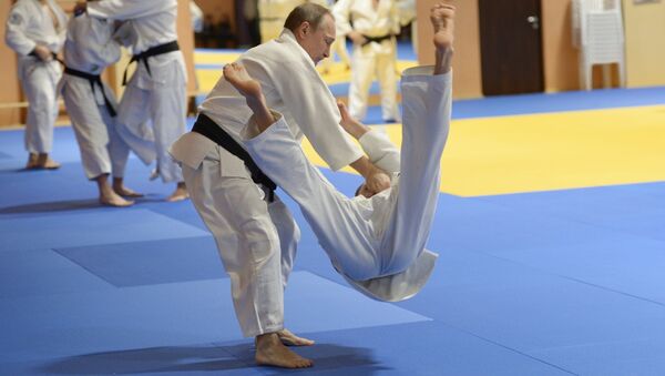 8 de janeiro, 2016. O presidente russo Vladimir Putin participa no treinamento com esportistas da equipe nacional de judô. - Sputnik Brasil
