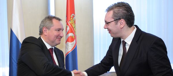O vice-premier russo Dmitry Rogozin em encontro com o primeiro-ministro da Sérvia, Aleksandar Vucic - Sputnik Brasil